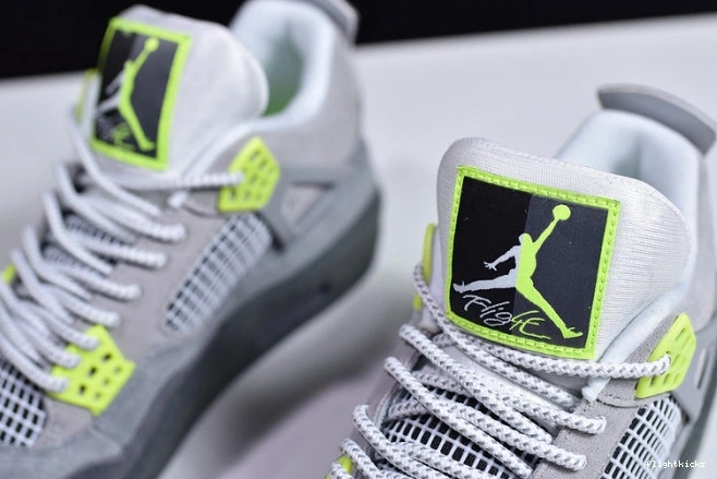 4 CT5342-007 Neon Jordan Air SE 0927